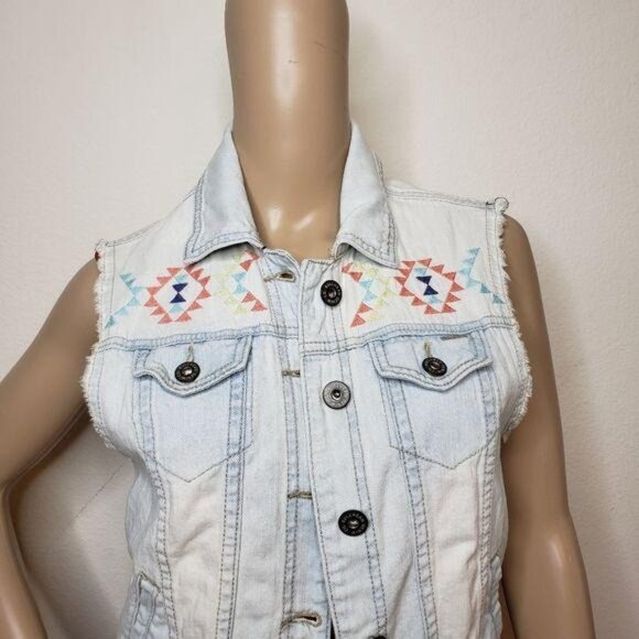 Bullhead Denim Co. Womens Sm Denim Vest Aztec Embroidery Sleeveless Jacket vest - Picture 8 of 9